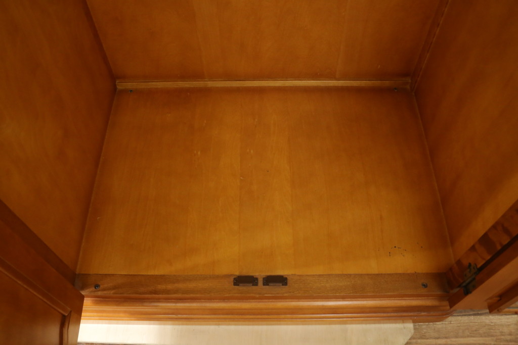 中古　美品　横浜クラシック家具　ダニエル(Daniel)　Etranger(エトランジェ)　E-101　クラシカルな佇まいが魅力のワードローブ(洋服タンス、収納棚、戸棚、キャビネット)(定価約140万円)(R-083013)