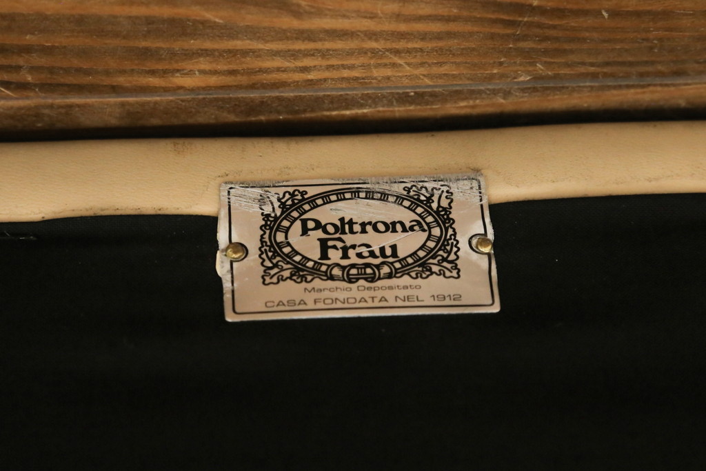 希少!!　中古　Poltrona Frau(ポルトローナフラウ)　EDOARDO(エドアル)　優雅なひと時を過ごせる総本革1人掛けソファ(レザーソファ、1P、一人掛け)(定価約88万円)(R-059359)