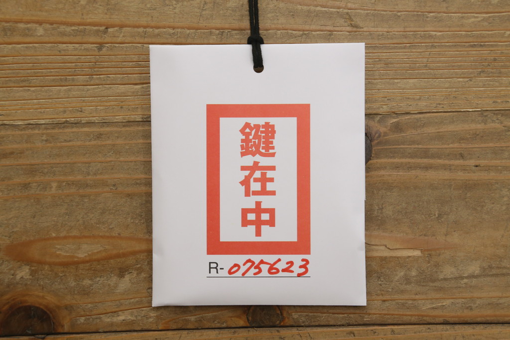 和製アンティーク　美品　黒漆塗り　厚手の金具が存在感を放つ庄内箪笥(二段重ね箪笥、時代箪笥、整理タンス、収納箪笥、衣装たんす、引き出し)(R-075623)