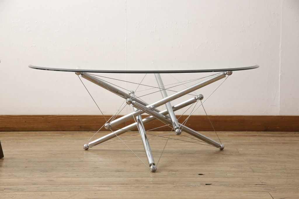 中古　美品　Cassina(カッシーナ)　713　スタイリッシュなデザインがワンランク上の暮らしを演出するセンターテーブル(ローテーブル、カクテルテーブル、カフェテーブル、コーヒーテーブル、ラウンドテーブル、ガラス)(定価約46万円)(R-076920)