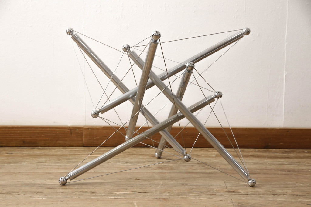 中古　美品　Cassina(カッシーナ)　713　スタイリッシュなデザインがワンランク上の暮らしを演出するセンターテーブル(ローテーブル、カクテルテーブル、カフェテーブル、コーヒーテーブル、ラウンドテーブル、ガラス)(定価約46万円)(R-076920)