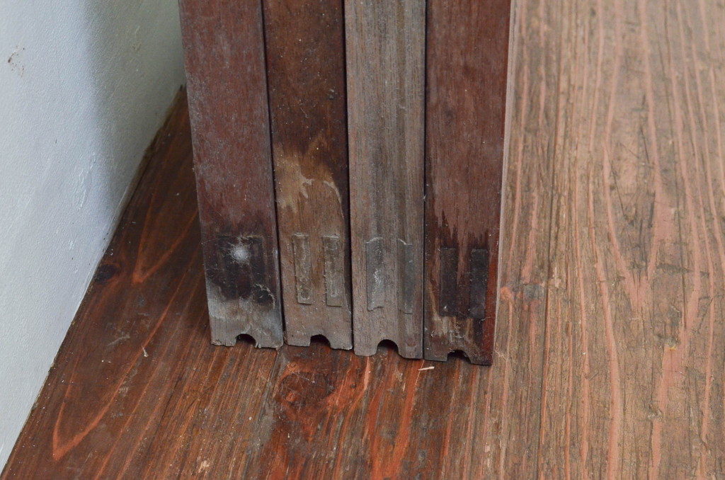 アンティーク建具　レトロ空間におすすめ!素朴な木味が魅力的なガラス窓4枚セット(引き戸、ガラス戸)(R-076063)