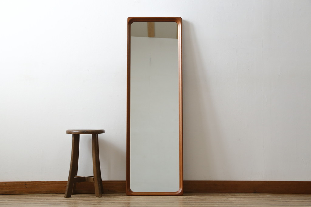 北欧ビンテージ　スウェーデン　GLAS-MASTER(グラスマスター)社　チーク材　木のぬくもりを感じる色味が素敵なウォールミラー(姿見、壁掛け鏡、ヴィンテージ)(R-080802)