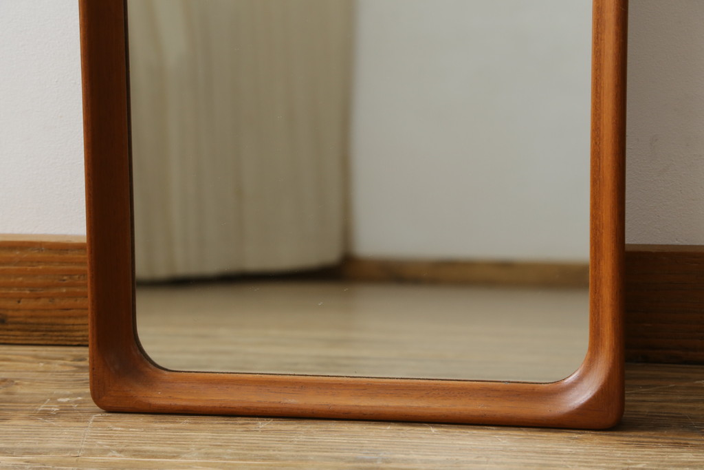 北欧ビンテージ　スウェーデン　GLAS-MASTER(グラスマスター)社　チーク材　木のぬくもりを感じる色味が素敵なウォールミラー(姿見、壁掛け鏡、ヴィンテージ)(R-080802)