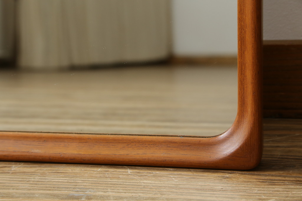 北欧ビンテージ　スウェーデン　GLAS-MASTER(グラスマスター)社　チーク材　木のぬくもりを感じる色味が素敵なウォールミラー(姿見、壁掛け鏡、ヴィンテージ)(R-080802)