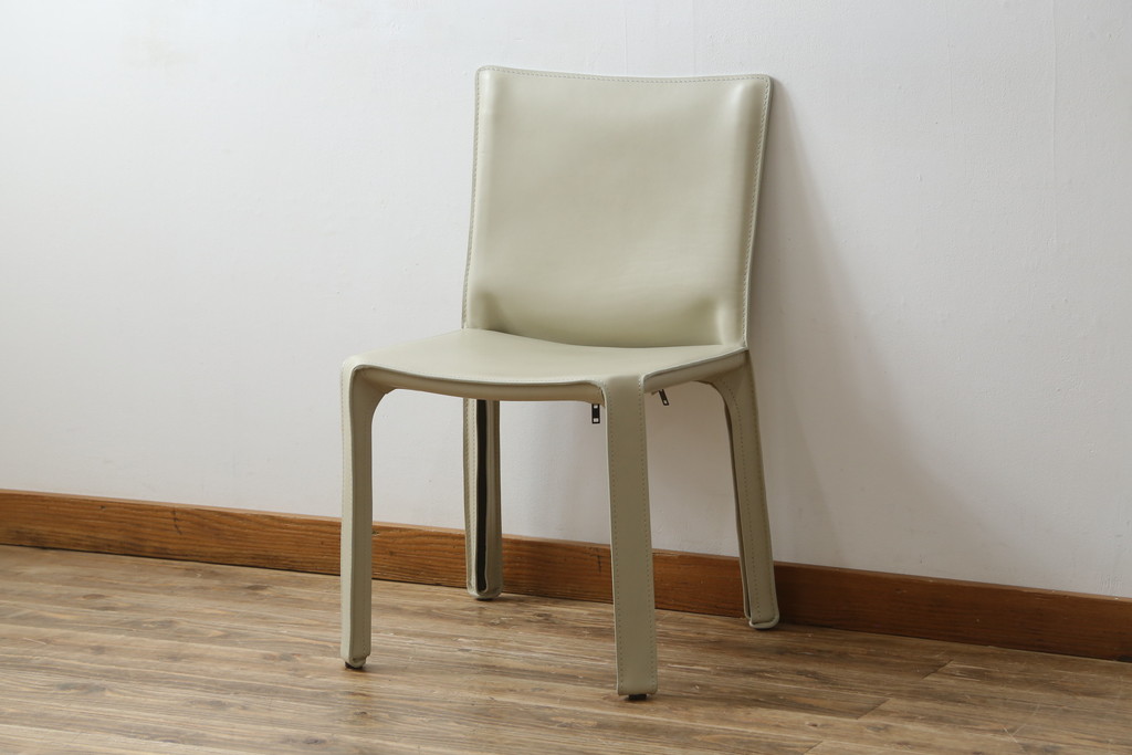 中古　美品　Cassina(カッシーナ)　412　CAB(キャブ)　MARIO BELLINI(マリオベリーニ)　アイボリー　シンプルモダンな空間づくりに活躍するアームレスチェア(ダイニングチェア、椅子、イス)(定価約23万円)(R-083161)
