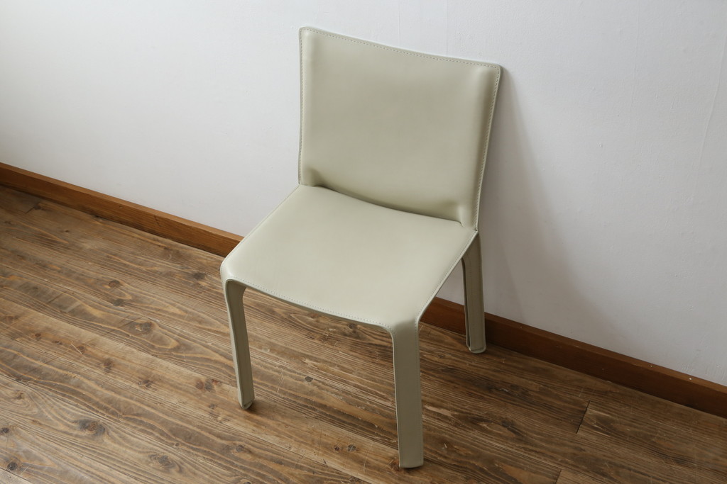 中古　美品　Cassina(カッシーナ)　412　CAB(キャブ)　MARIO BELLINI(マリオベリーニ)　アイボリー　シンプルモダンな空間づくりに活躍するアームレスチェア(ダイニングチェア、椅子、イス)(定価約23万円)(R-083161)