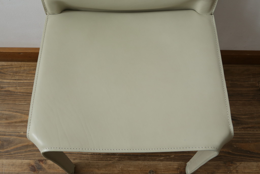 中古　美品　Cassina(カッシーナ)　412　CAB(キャブ)　MARIO BELLINI(マリオベリーニ)　アイボリー　シンプルモダンな空間づくりに活躍するアームレスチェア(ダイニングチェア、椅子、イス)(定価約23万円)(R-083161)