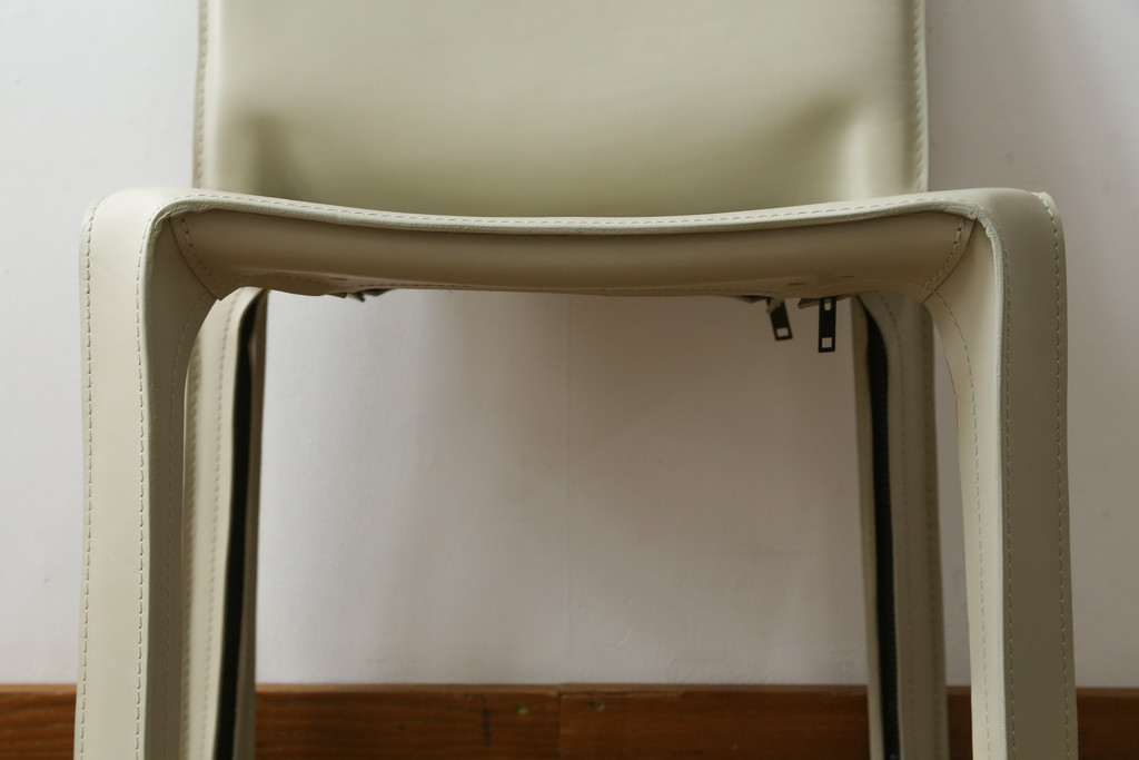 中古　美品　Cassina(カッシーナ)　412　CAB(キャブ)　MARIO BELLINI(マリオベリーニ)　アイボリー　シンプルモダンな空間づくりに活躍するアームレスチェア(ダイニングチェア、椅子、イス)(定価約23万円)(R-083161)