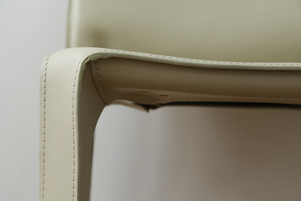 中古　美品　Cassina(カッシーナ)　412　CAB(キャブ)　MARIO BELLINI(マリオベリーニ)　アイボリー　シンプルモダンな空間づくりに活躍するアームレスチェア(ダイニングチェア、椅子、イス)(定価約23万円)(R-083161)