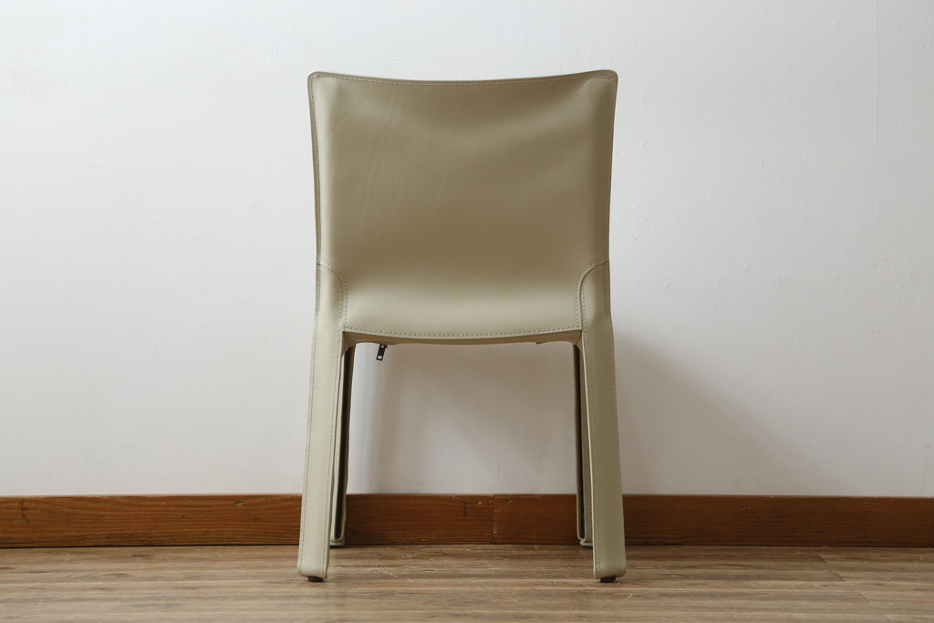 中古　美品　Cassina(カッシーナ)　412　CAB(キャブ)　MARIO BELLINI(マリオベリーニ)　アイボリー　シンプルモダンな空間づくりに活躍するアームレスチェア(ダイニングチェア、椅子、イス)(定価約23万円)(R-083161)