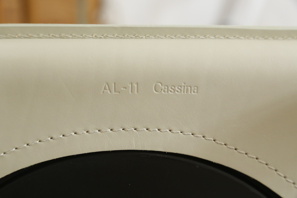 中古　美品　Cassina(カッシーナ)　412　CAB(キャブ)　MARIO BELLINI(マリオベリーニ)　アイボリー　シンプルモダンな空間づくりに活躍するアームレスチェア(ダイニングチェア、椅子、イス)(定価約23万円)(R-083161)