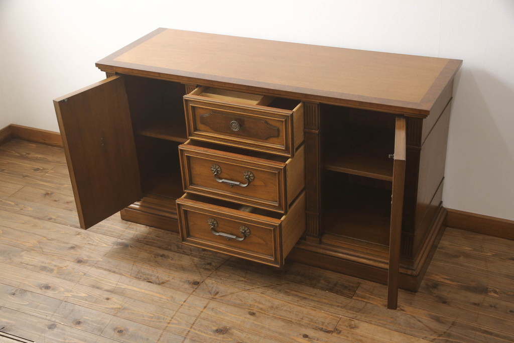 中古　美品　DREXEL HERITAGE(ドレクセルヘリテイジ)　FRANCESCA(フランチェスカ)シリーズ　上品なモールディングの装飾が高級感を高めるサイドボード(クレデンザ、クリデンザ、収納棚、キャビネット、サイドキャビネット)(R-052191)