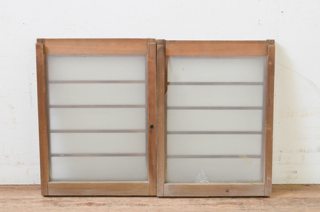 アンティーク建具　レトロな雰囲気が魅力の小さなガラス窓2枚セット(引き戸、ガラス戸)(R-069282)