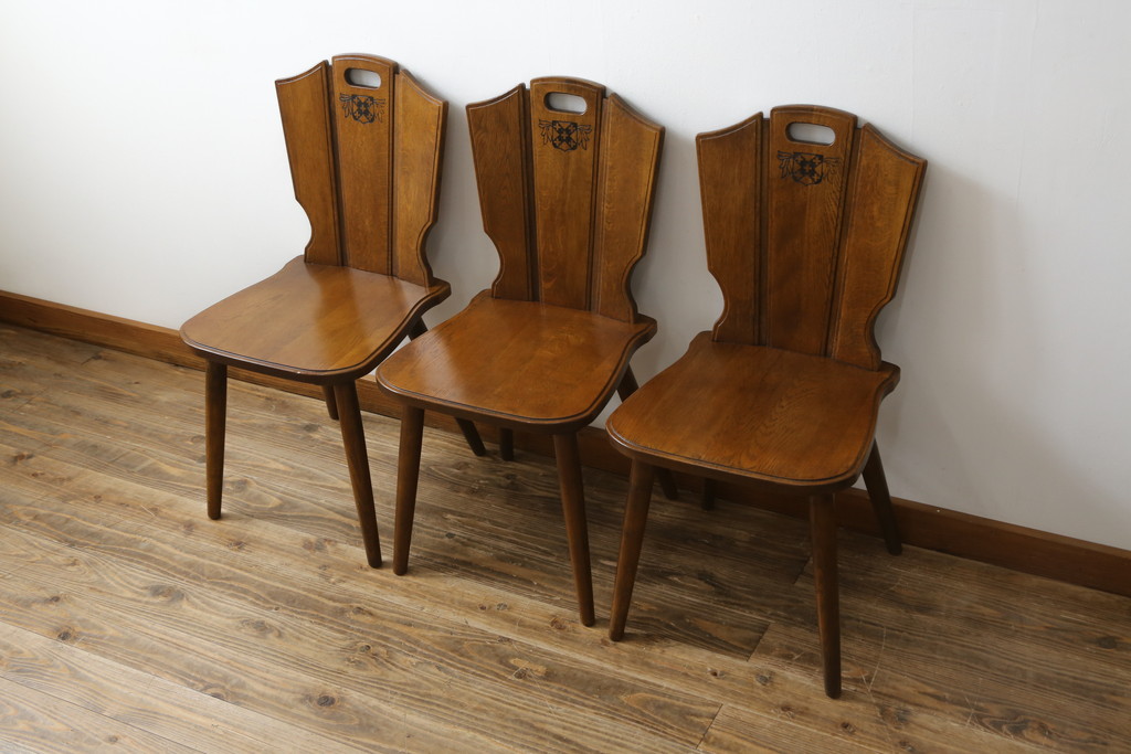 中古　希少な絶版品!!　カリモク家具(karimoku)　ルスティック(RUSTIC)　オーク材　カントリースタイルの空間づくりにおすすめなダイニングチェア3脚セット(板座チェア、椅子、イス、バラ売り可能)(R-075947)