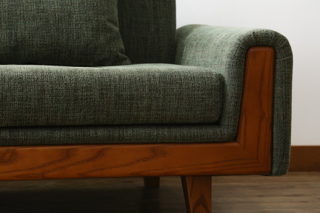 中古　美品　ACME Furniture(アクメ ファニチャー)　 WINDAN SOFA(ウィンダンソファ)　ファブリックに包まれた木のフレームが珍しい2.5人掛けソファ(2P、2.5P、3P、2人掛け、2.5人掛け、3人掛け)(定価約23万円)(R-081932)