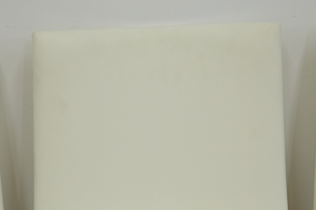 中古　短期展示品　Cassinaixc.(カッシーナイクスシー)　IXC. R&D(イクスシー.R&D)　LINE(ライン)　ウルトラスエード(ULTRASUEDE)　Eランク　シンプルですっきりとした佇まいが魅力のダイニングチェア6脚セット(椅子、イス、アームレスチェア、店舗什器)(定価6脚で約46万2千円)(R-069800)