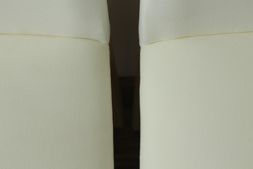 中古　短期展示品　Cassinaixc.(カッシーナイクスシー)　IXC. R&D(イクスシー.R&D)　LINE(ライン)　ウルトラスエード(ULTRASUEDE)　Eランク　シンプルですっきりとした佇まいが魅力のダイニングチェア6脚セット(椅子、イス、アームレスチェア、店舗什器)(定価6脚で約46万2千円)(R-069800)