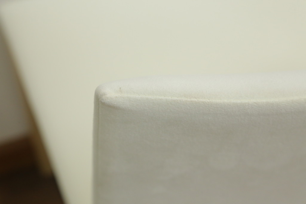 中古　短期展示品　Cassinaixc.(カッシーナイクスシー)　IXC. R&D(イクスシー.R&D)　LINE(ライン)　ウルトラスエード(ULTRASUEDE)　Eランク　シンプルですっきりとした佇まいが魅力のダイニングチェア6脚セット(椅子、イス、アームレスチェア、店舗什器)(定価6脚で約46万2千円)(R-069800)