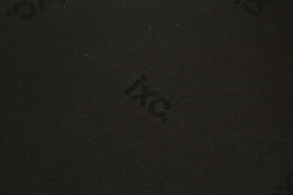 中古　短期展示品　Cassinaixc.(カッシーナイクスシー)　IXC. R&D(イクスシー.R&D)　LINE(ライン)　ウルトラスエード(ULTRASUEDE)　Eランク　シンプルですっきりとした佇まいが魅力のダイニングチェア6脚セット(椅子、イス、アームレスチェア、店舗什器)(定価6脚で約46万2千円)(R-069800)