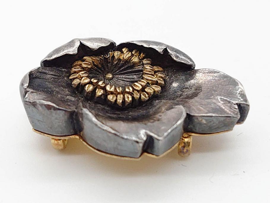 昭和初期　梅花形彫金帯留(座金K20、在銘作家物)9.73g(R-060485)