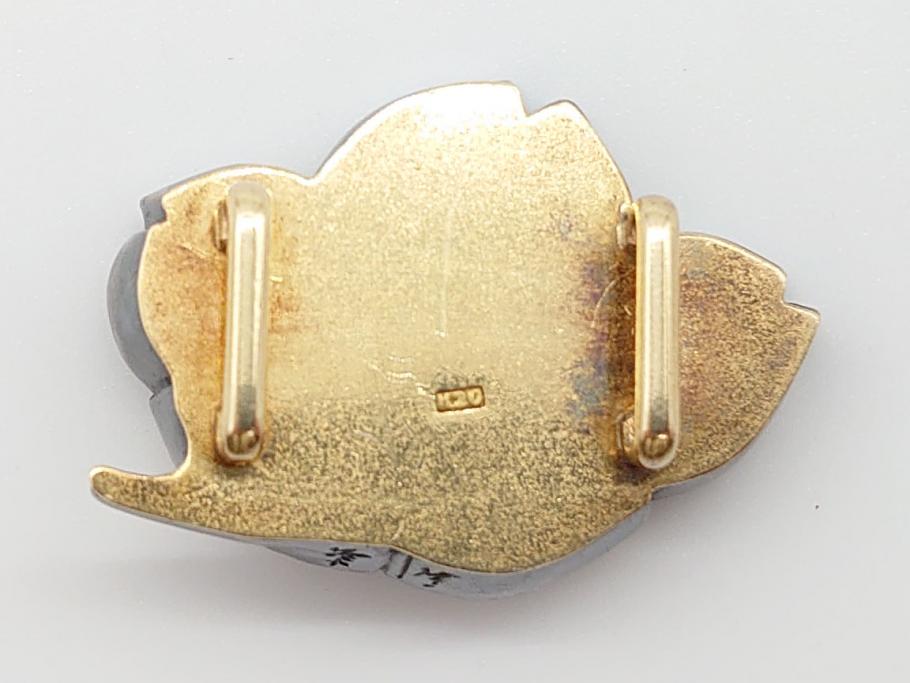 昭和初期　梅花形彫金帯留(座金K20、在銘作家物)9.73g(R-060485)