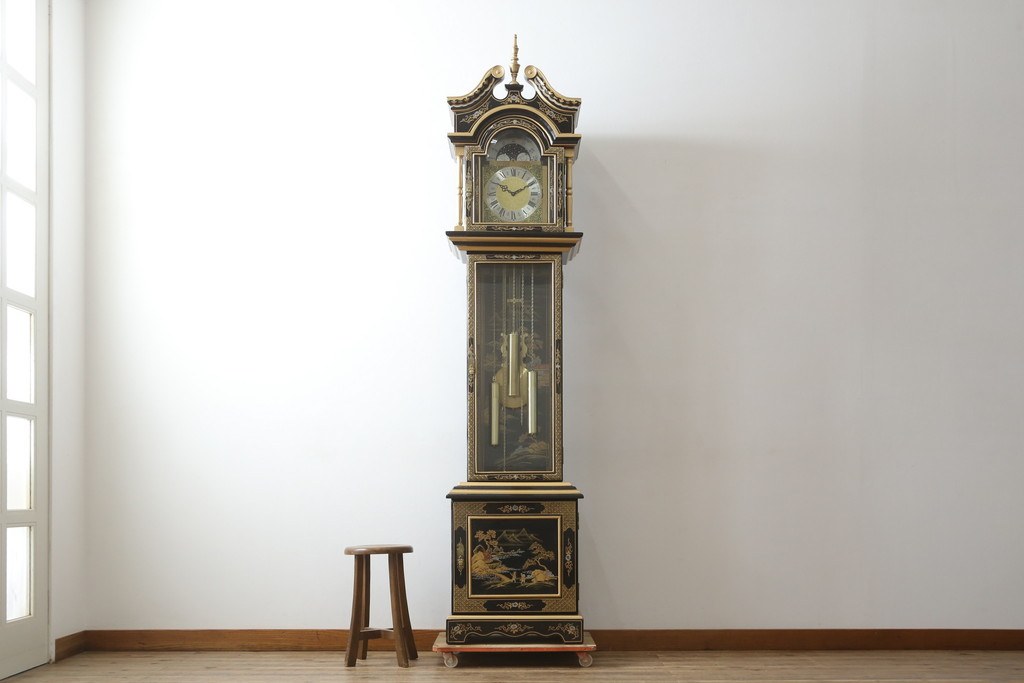 中古　高級品!!　オリエンタルデザイン　ドイツ製ムーブメント　黒塗りに金蒔絵風の絵柄が美しいホールクロック(時計台、振り子時計、ディスプレイ)(R-082944)