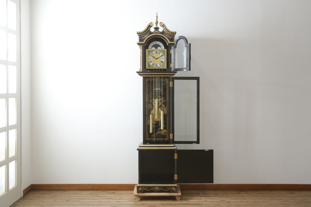 中古　高級品!!　オリエンタルデザイン　ドイツ製ムーブメント　黒塗りに金蒔絵風の絵柄が美しいホールクロック(時計台、振り子時計、ディスプレイ)(R-082944)