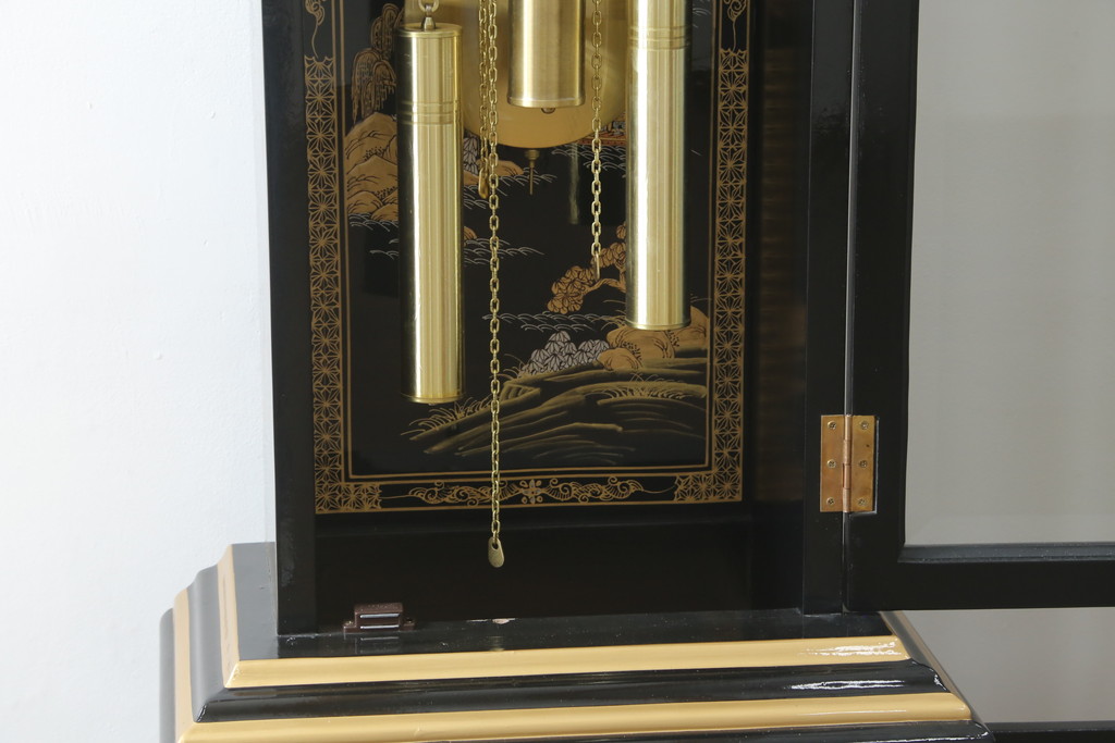 中古　高級品!!　オリエンタルデザイン　ドイツ製ムーブメント　黒塗りに金蒔絵風の絵柄が美しいホールクロック(時計台、振り子時計、ディスプレイ)(R-082944)
