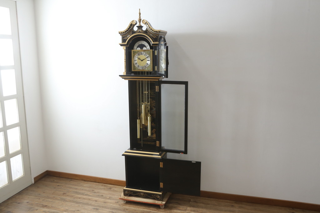 中古　高級品!!　オリエンタルデザイン　ドイツ製ムーブメント　黒塗りに金蒔絵風の絵柄が美しいホールクロック(時計台、振り子時計、ディスプレイ)(R-082944)
