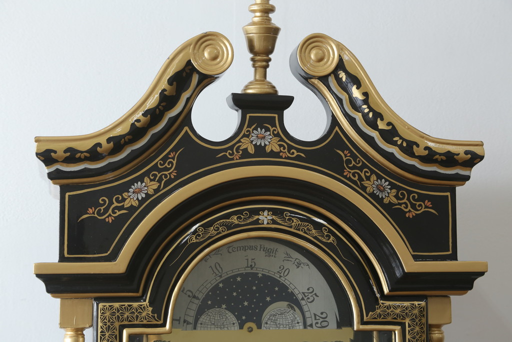 中古　高級品!!　オリエンタルデザイン　ドイツ製ムーブメント　黒塗りに金蒔絵風の絵柄が美しいホールクロック(時計台、振り子時計、ディスプレイ)(R-082944)