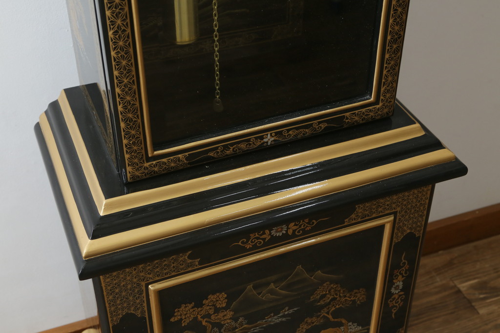 中古　高級品!!　オリエンタルデザイン　ドイツ製ムーブメント　黒塗りに金蒔絵風の絵柄が美しいホールクロック(時計台、振り子時計、ディスプレイ)(R-082944)