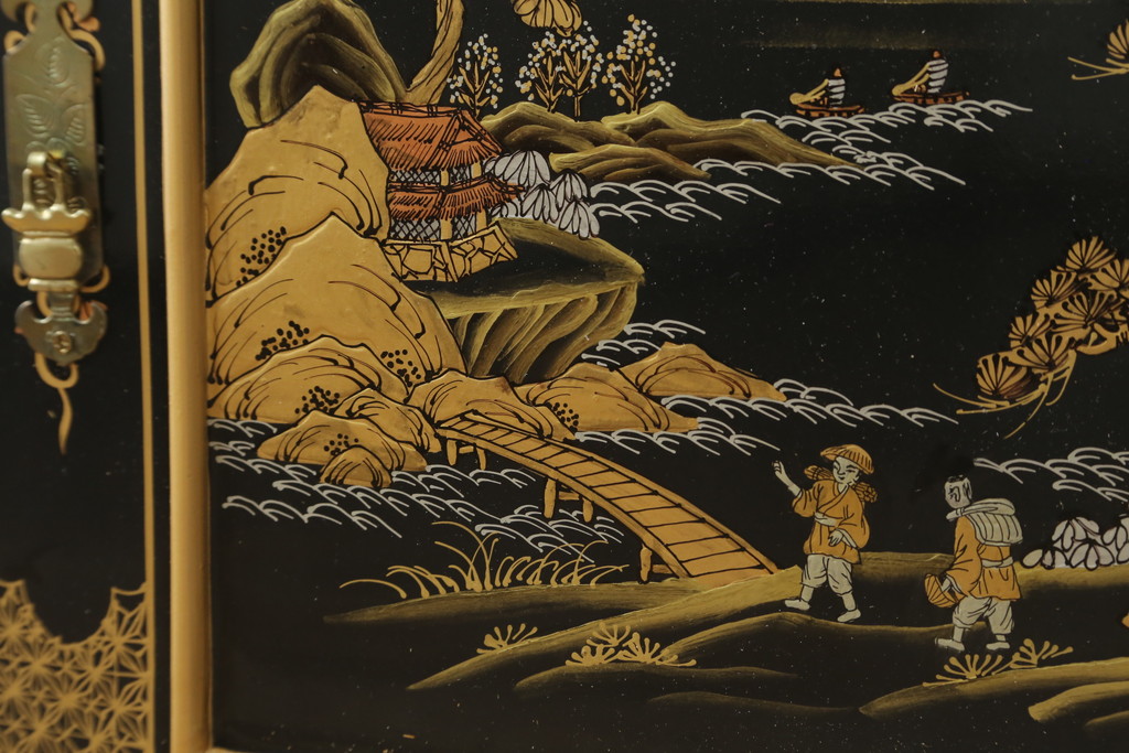 中古　高級品!!　オリエンタルデザイン　ドイツ製ムーブメント　黒塗りに金蒔絵風の絵柄が美しいホールクロック(時計台、振り子時計、ディスプレイ)(R-082944)