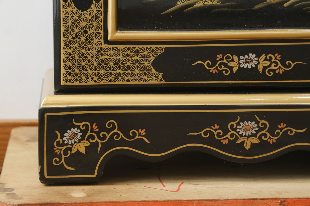 中古　高級品!!　オリエンタルデザイン　ドイツ製ムーブメント　黒塗りに金蒔絵風の絵柄が美しいホールクロック(時計台、振り子時計、ディスプレイ)(R-082944)