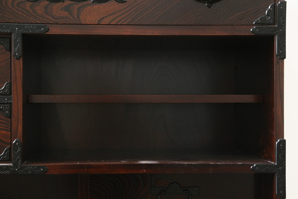 中古　超美品　岩谷堂箪笥　「菊幸」　漆塗り　重厚感ある金具が上品な雰囲気!!こったデザインの帳場箪笥(和箪笥、収納タンス、整理たんす、引き出し、店舗什器)(定価約60万円)(R-083016)