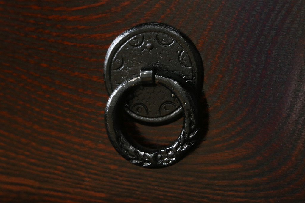 中古　超美品　岩谷堂箪笥　「菊幸」　漆塗り　重厚感ある金具が上品な雰囲気!!こったデザインの帳場箪笥(和箪笥、収納タンス、整理たんす、引き出し、店舗什器)(定価約60万円)(R-083016)