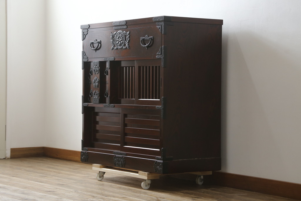 中古　超美品　岩谷堂箪笥　「菊幸」　漆塗り　重厚感ある金具が上品な雰囲気!!こったデザインの帳場箪笥(和箪笥、収納タンス、整理たんす、引き出し、店舗什器)(定価約60万円)(R-083016)