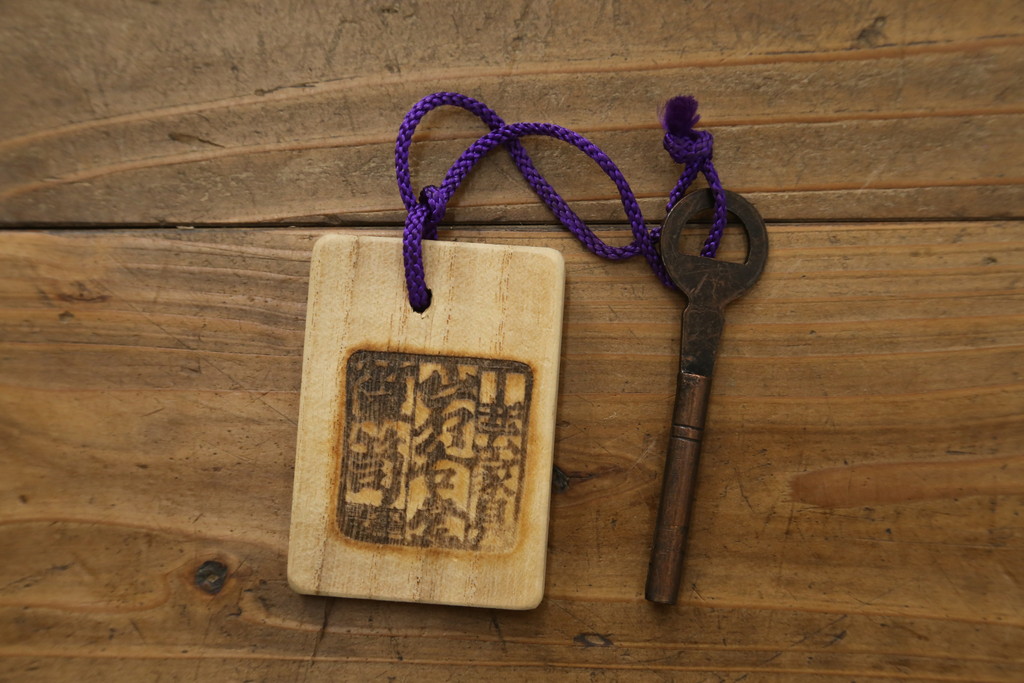 中古　超美品　岩谷堂箪笥　「菊幸」　漆塗り　重厚感ある金具が上品な雰囲気!!こったデザインの帳場箪笥(和箪笥、収納タンス、整理たんす、引き出し、店舗什器)(定価約60万円)(R-083016)