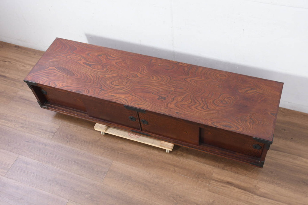 中古　美品!!　岩谷堂箪笥　「菊幸」　欅(ケヤキ)材　漆塗り　落ち着いた和の雰囲気漂うローボード(サイドボード、テレビ台、テレビボード、収納棚、戸棚)(R-082653)