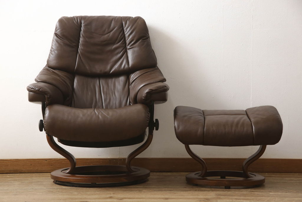 中古　美品　EKORNES(エコーネス)　本革　オットマン付き　ストレスレス レノ クラシック(M)(アームチェア、リクライニングチェア、椅子、一人掛けソファ、1Pソファ)(定価約37万9千円)(R-060352)