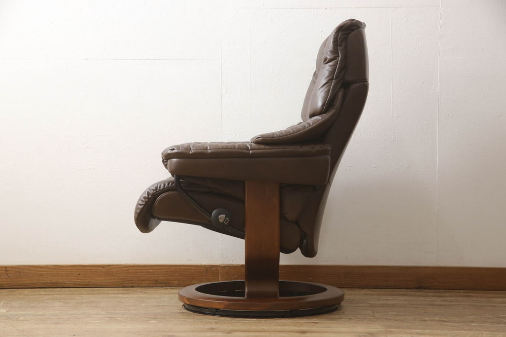 中古　美品　EKORNES(エコーネス)　本革　オットマン付き　ストレスレス レノ クラシック(M)(アームチェア、リクライニングチェア、椅子、一人掛けソファ、1Pソファ)(定価約37万9千円)(R-060352)