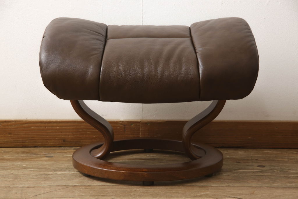 中古　美品　EKORNES(エコーネス)　本革　オットマン付き　ストレスレス レノ クラシック(M)(アームチェア、リクライニングチェア、椅子、一人掛けソファ、1Pソファ)(定価約37万9千円)(R-060352)