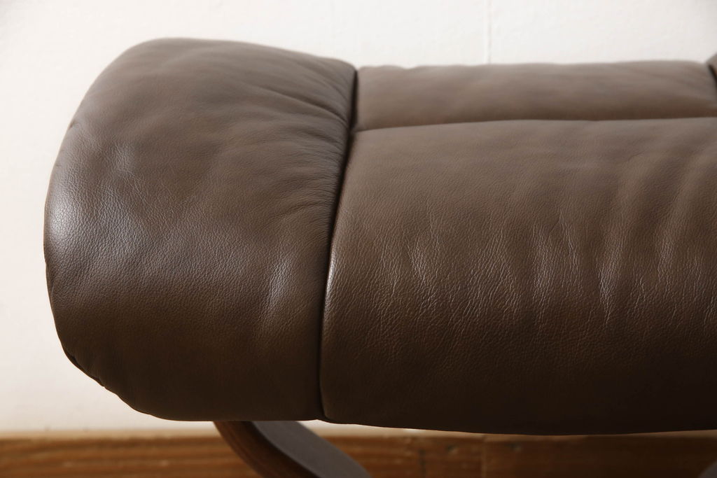 中古　美品　EKORNES(エコーネス)　本革　オットマン付き　ストレスレス レノ クラシック(M)(アームチェア、リクライニングチェア、椅子、一人掛けソファ、1Pソファ)(定価約37万9千円)(R-060352)