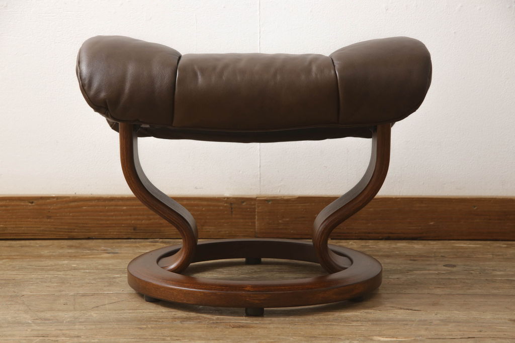 中古　美品　EKORNES(エコーネス)　本革　オットマン付き　ストレスレス レノ クラシック(M)(アームチェア、リクライニングチェア、椅子、一人掛けソファ、1Pソファ)(定価約37万9千円)(R-060352)