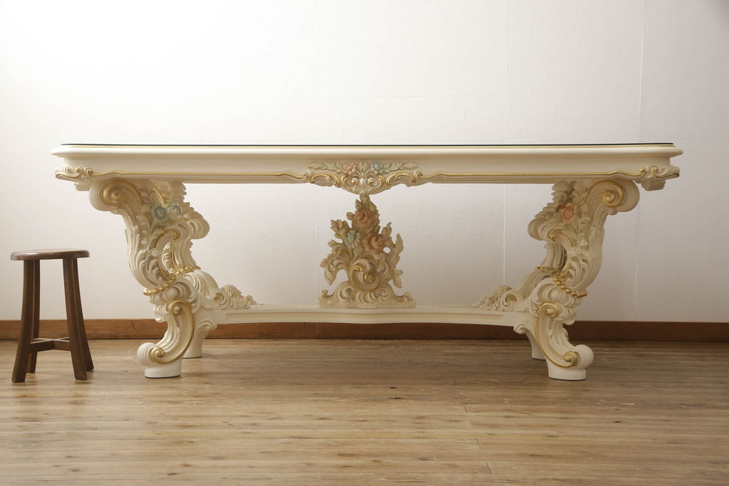 中古　美品　イタリア高級家具　SILIK(シリック)　FIDIAシリーズ　ロココ調　エレガントで華やかな雰囲気が魅力的なダイニングテーブル(6人掛け、4人掛け、食卓)(定価約150万円)(R-060296)