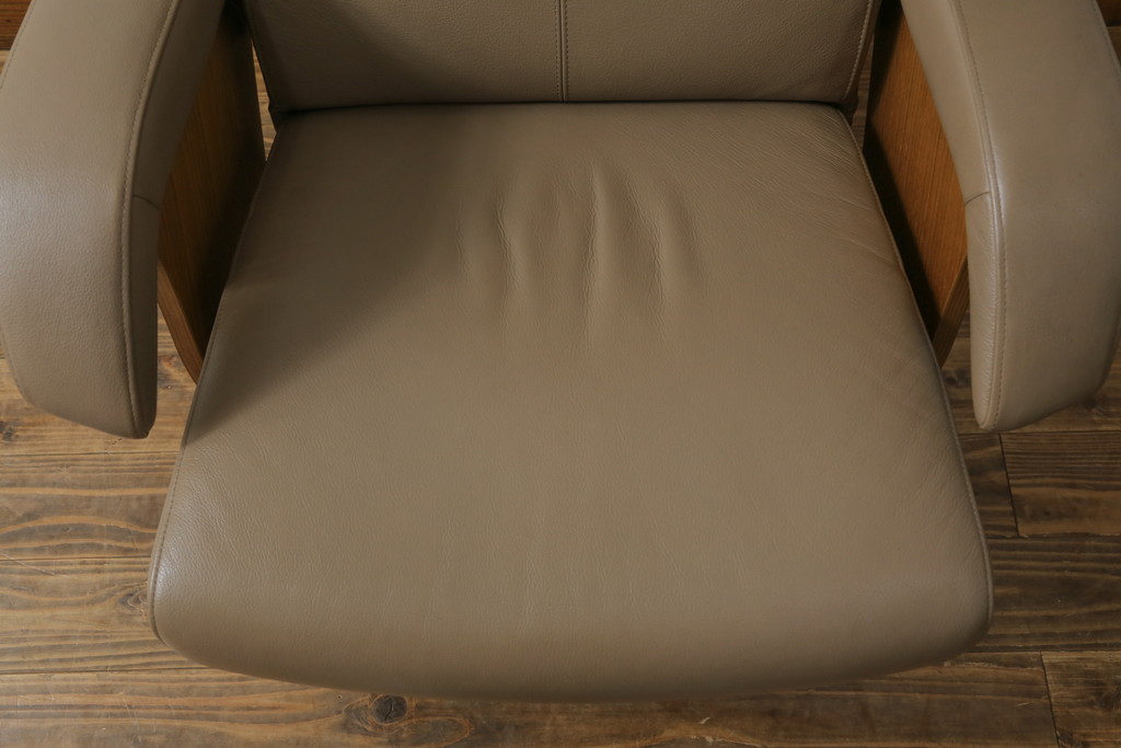 中古　カリモク家具(karimoku)　ザ・ファースト(THE FIRST)　RU71　上質なくつろぎの時間を演出するリクライニングチェア(リクライニングソファ、リクライナー、アームチェア、回転チェア、1人掛け、一人掛け)(R-075773)