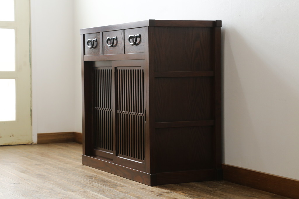 中古　美品　上質な和の空間を演出する水屋箪笥サイドボード(サイドキャビネット、収納棚、戸棚、食器棚、茶箪笥)(R-071603)