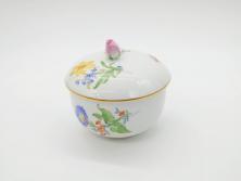 ドイツ　マイセン　Meissen　ベーシックフラワー　二つ花　置いてあるだけでもおしゃれなシュガーポット(洋食器、蓋付きボックス、ボンボン、小物入れ)(R-070192)