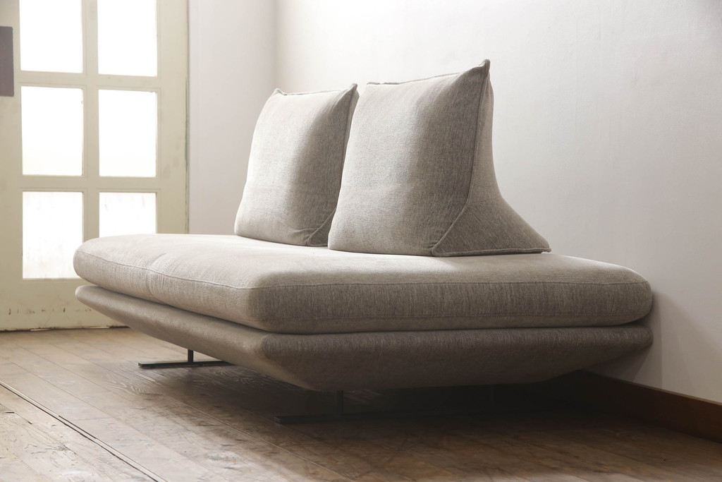 中古　短期使用のため極美品!!　リーン・ロゼ(ligne roset)　ROSETPRADO(ロゼプラド)　2PS　モダンデザインがお洒落な2人掛けソファ(リーンロゼ、二人掛け、デイベッド、ソファベッド)(R-066423)