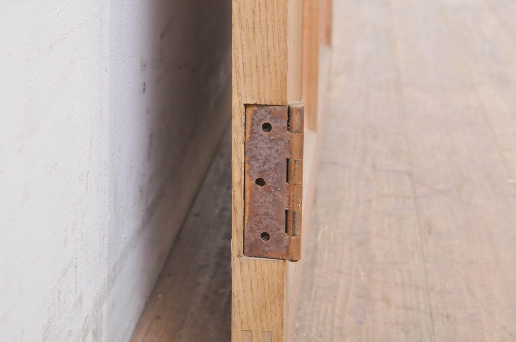 アンティーク建具　栗材枠の木味が魅力的などこか懐かしい雰囲気漂うドア1枚(木製扉)(R-069073)